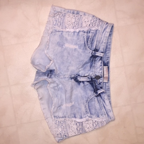 Shorts with Crochet on sides - Picture 1 of 3